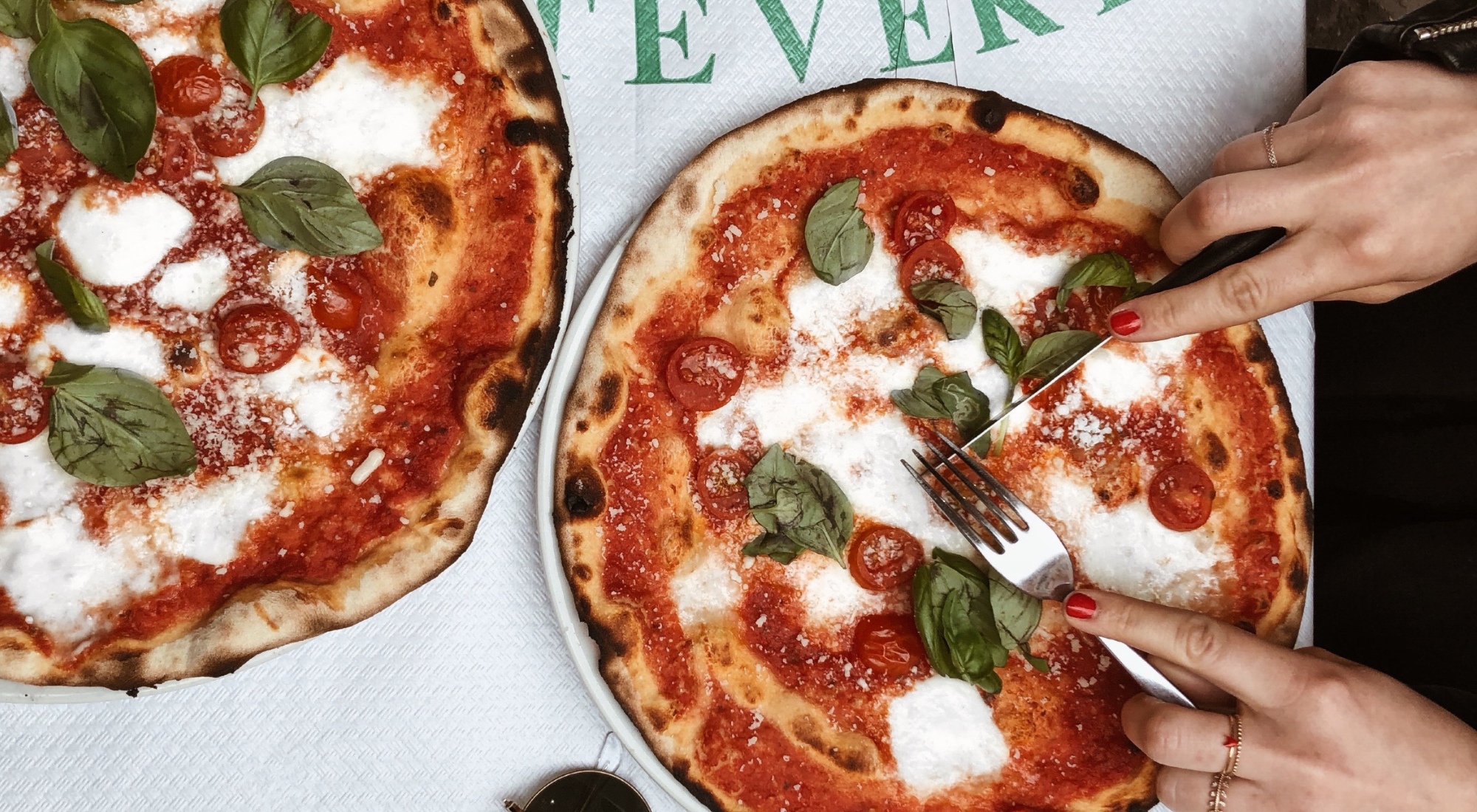 Pizza Lactosolution Margherita flatlay